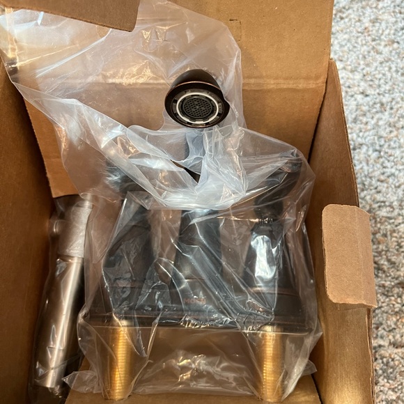 NWT- MOEN Brantford 4 in. Centerset 2-Handle Low-Arc Bathroom Faucet - Picture 3 of 5